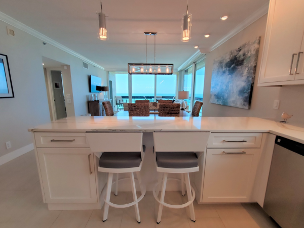Luxurious Beachfront Condo in Longboat Key Florida - Stunning Gulf Views
